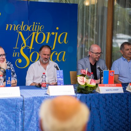 Andrea F, Vanja Vardjan, Matej Knep in Borut Bažec, govorniki na predstavitvi festivala MMS 2022 